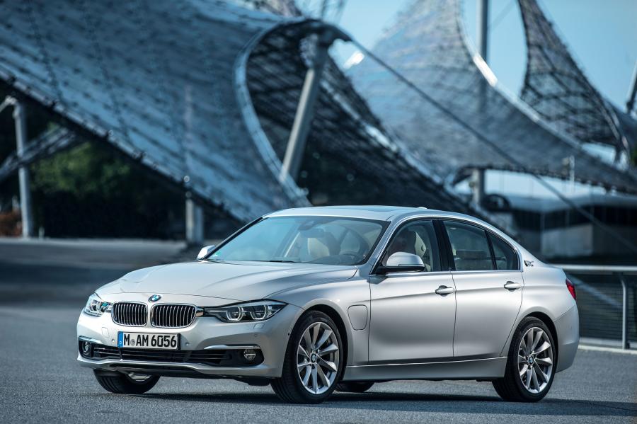  BMW 330e (F30) 2016 года  (WW) (фото 29 из 40)